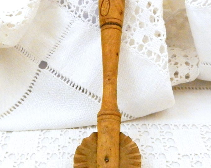 Antique Wooden Pastry Pie Wheel Crimpers from France, Turned Wood Kitchen Utensils, French Country Cottage Farmhouse Decor, Retro Bakeware