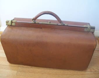 Antique Large Leather Gladstone Bag / Weekend Bag / Overnight Bag / Sac Docteur Cuir