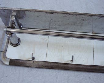 Antieke van 1900 handdoekrek w / White tegels + Chrome Frame, plat en rod voor dekking handdoek