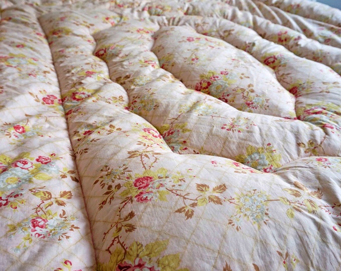 Vintage Boutis, Vintage Eiderdown, Rose Eiderdown Blanket, 1940s Feather Blanket, Vintage Bedding, Boho Blanket, Feather Quilt, Bed Spread
