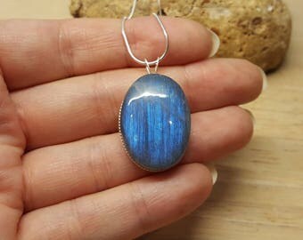 Labradorite pendant. 925 sterling silver. Reiki jewelry uk. Semi precious stone necklace. 25x18mm