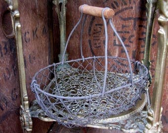 French Egg Basket, Wire Egg Basket, Vintage Egg Basket, Egg Basket, French Country, Rustic Decor, Kitchenalia, Egg Storage, French Basket