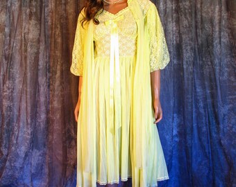 Vintage Yellow Lace Peignoir Set Chiffon Bridal Lingerie Nightgown Pleated Skirt and Robe Body S