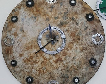 Wall clock made with an old chainring