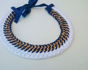 Collier ras cou tréssé et bleu marine