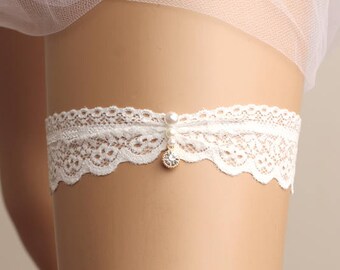 wedding garter, bridal garter, lace garter, white garter, rhinestone garter, toss garter, bridal accessories, pearl garter, beads garter