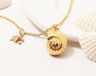 Uma Shell Necklace, Descendants Necklace, Gold Shell Necklace, Ursula Necklace, Uma Cosplay, Descendants Cosplay, Evie Mal Necklace