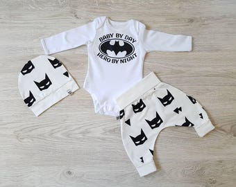 Newborn boys clothes / trendy baby boy / cute baby boy outfit / Batman baby boy / cute newborn outfit / cool baby clothes / baby boy born