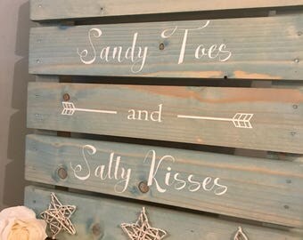 Sandy toes and salty kisses pallet art.