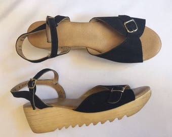 Cute vintage black | wedges | sandals | leather