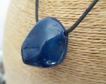Blue agate stone with 3 cm.