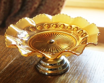 Pressed glass cake stand, c1930s/1940s; cake stand or fruit bowl; vintage cake stand; Art Deco cake stand;
