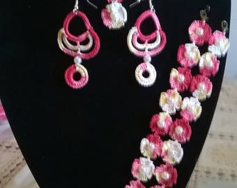 SET COLLANA , ORECCHINI e braccialetto in uncinetto