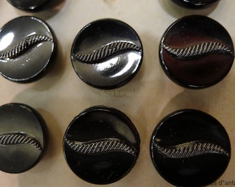 16 vintage buttons in glass