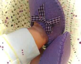 Made of purple felt baby booties.