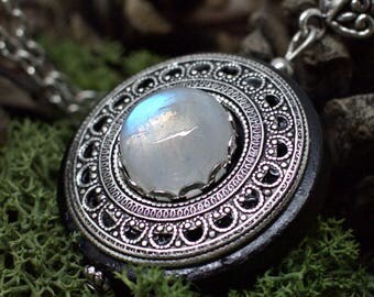 Protection 'Amddiffyn' pendant necklace wood Labradorite white Talisman amulet