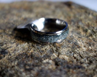 FREE SHIPPING ring titanium stainless steel with intricate inlaid Celtic knot pattern UK size V 1/2