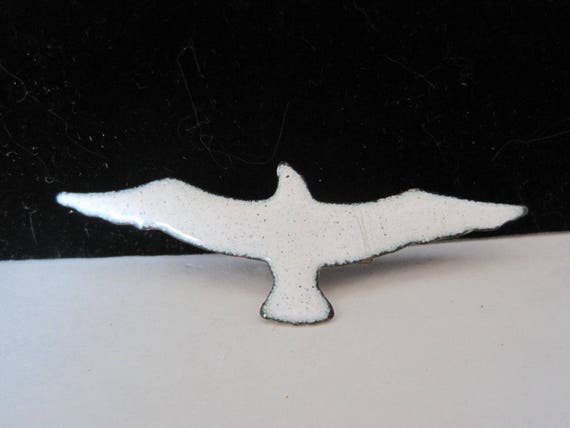 Seagull Bird Brooch - White Enamel - Jonathan Livingstone Seagull - Soaring Flight