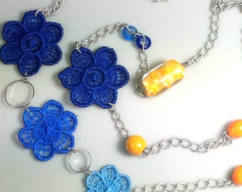 Necklace with lace flowers and lampwork beads C001