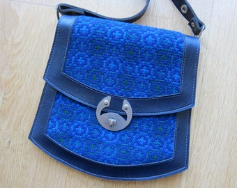 Vintage 70s Blue Green Tapestry Faux Leather Purse Bag Handbag - Medium Sized Shoulder Bag 5 Compartments Silver Hardwear Clasp Buckles