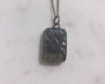 Antique Victorian Locket Pendant Necklace