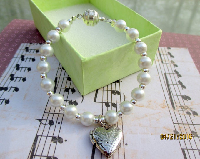 Toddlers pearl bracelet-girls heart locket bracelet-heart charm jewelry-heart locket necklace-little girls- birthday gift-pearl Jewelry set
