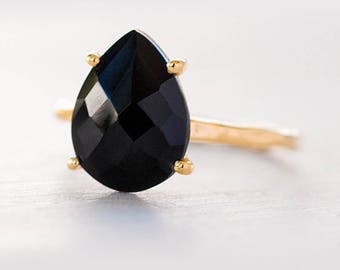Black Onyx Ring Gold, Black Stone Ring, Solitaire Ring, Stacking Ring, Tear Drop Ring, Prong Set Ring, Hammered Ring, Black Onyx Jewelry