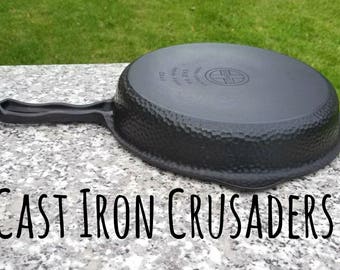 HAMMERED #8 Griswold Cast Iron Skillet - Flawless Vintage Piece of US History. Unique Handle. Sits 100% Flat On Glass Top, No Wobble.