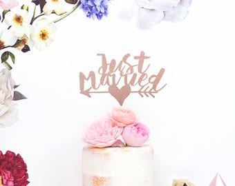 Wedding Cake Topper – Just Married Personalised Cake Topper – Custom Cake Decoration in Rose Gold - Wedding Decor – Quote Cake Topper UK