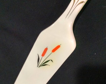 Cake Server- Universal Pottery Cambridge Cattail 1940's - Ceramic Pie / Cake Server - Vintage Collectible Kitchenware