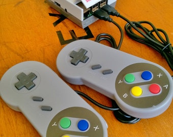 Retro Game Console 32GB with over 6400 games. Choose from 18 different designs of console case