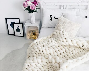 Ohhio's Grande Punto blanket. Chunky blanket. Merino wool (23-micron merino wool)