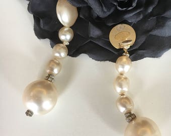 Very rare Authentic Pearl Chanel Earrings clip ons