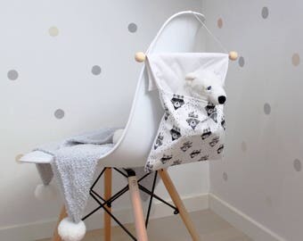 Shhh blanket sleeping! put blanket or small treasures