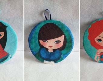 Round frame in tissue, deco frame, wall decoration, small decorations, iluustrations, tissue transfer, illustrations dolls,
