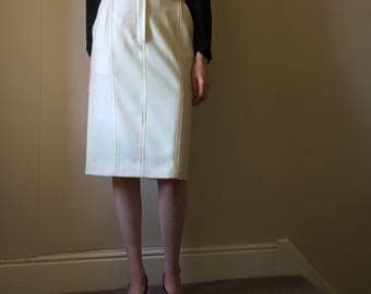 Vintage 1980s Burberry white cream pure wool high waist wiggle skirt. Size 6/8/ small 10