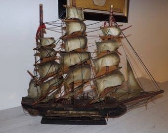 Model of boat time 19th century