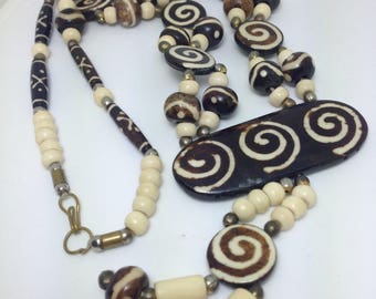 1970s Hippy Lariat Tribal Necklace Vegan Carved Wood Talisman Decoration