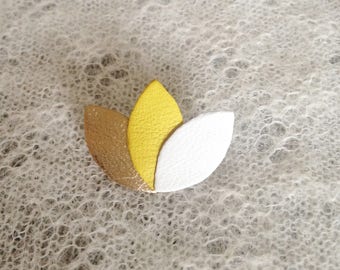 Brooch "3 petals" white/yellow/gold leather