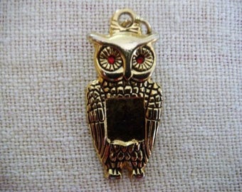 OWL pendant lucky gold tone (large)
