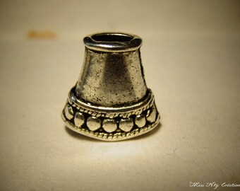 1 silver ethnic Cone Cap Perle