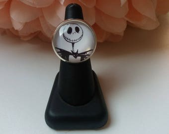 Ring adjustable "Jack" black and white skeleton bust. 25mm cabochon