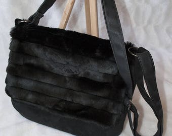 Sac " RACHEL" en FAUSSE fourrure de tres bonne qualité et suédine