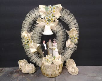Vintage wedding cake topper - bride groom and priest - Mr Mrs - wedding decor - wedding figurines - double arch wedding topper - daisies