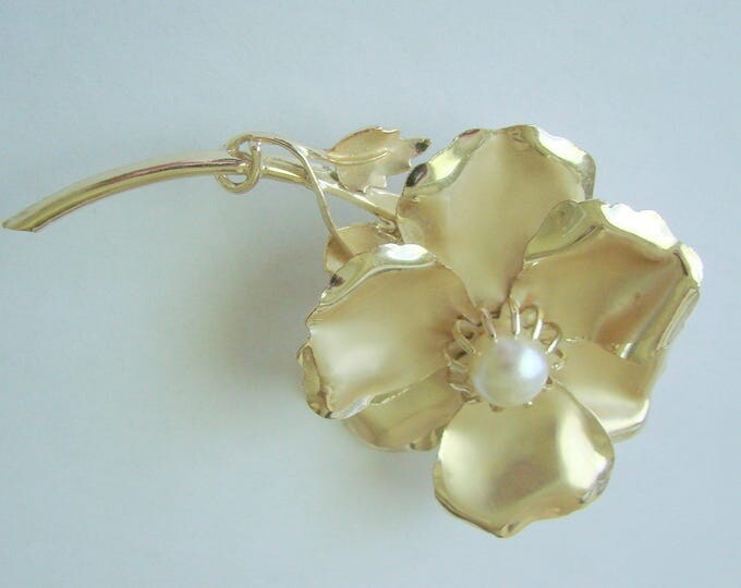 Very Large Retro Floral Faux Pearl Gold Tone Brooch / Vintage Jewelry / Jewellery