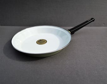Vintage Pantry Queen Cookware, Heavy Duty Porcelain on Steel, Made in West Germany, 10 in Skillet NOS Enamel Cookware, Green Porcelain Steel