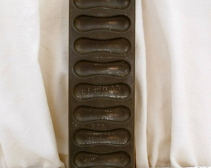 Vintage French Metal Boudoir Cake Pan with Wall Hanging Hook, Country Farmhouse Bun Mold, Retro Baking from France , Bakeware, Madelaine