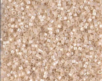 11/0 Silk Inside Dyed Pale Apricot DB00 1874V