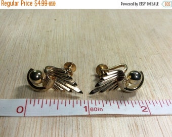 20 percent off 3 day sale Old Gold Tone Screw Back Earrings Gently Used