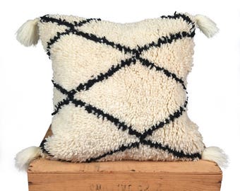 Moroccan Pillow with Tassels / Beni Ourain Pillow / Rug Pillow / Moroccan Cushion / Moroccan Rug Pillow / Pillow Cover